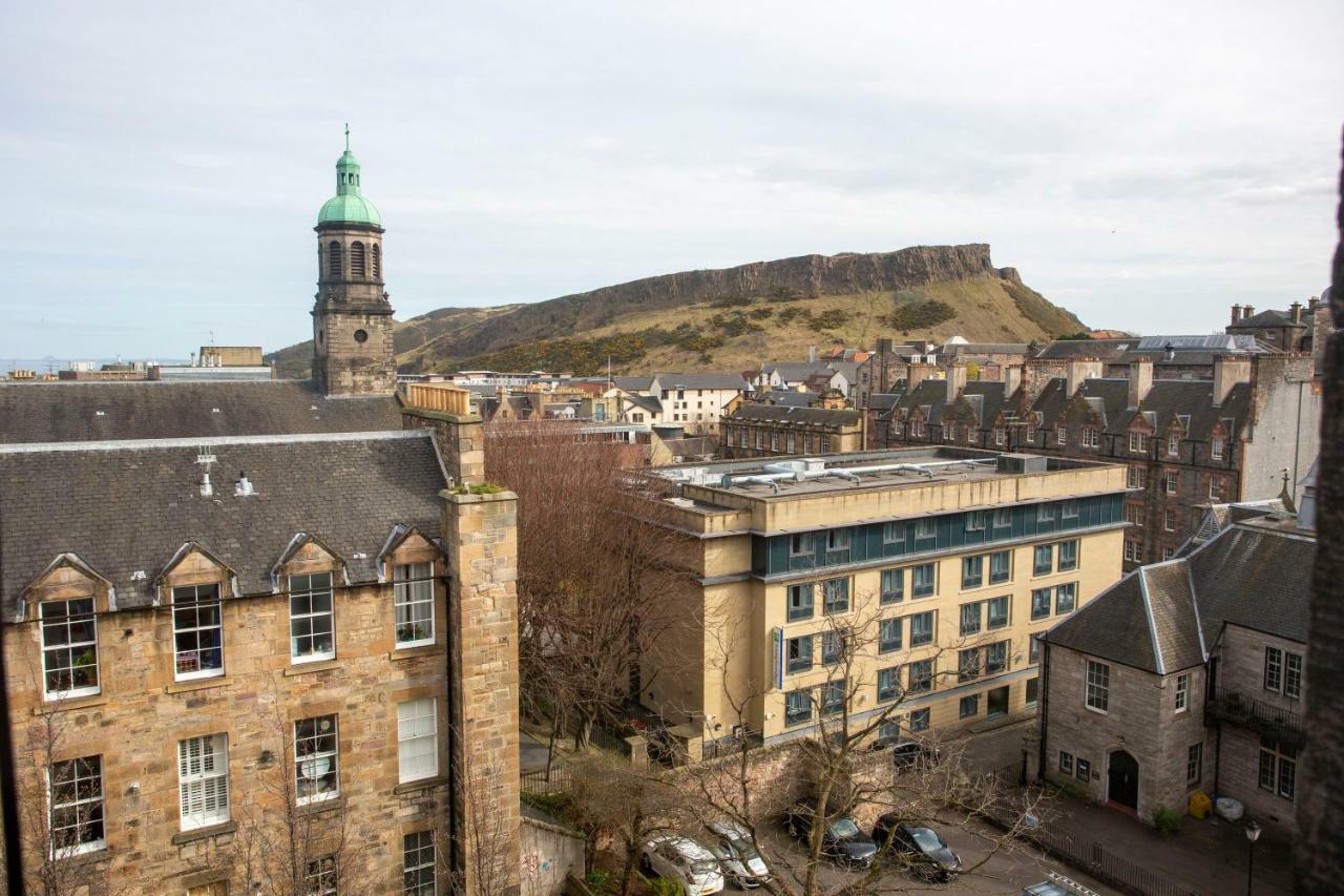 Spacious 2 Bed Apartment In The Heart Of Old Town Edinburgh Exterior photo